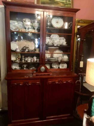 Antique_mahogany_bookcase